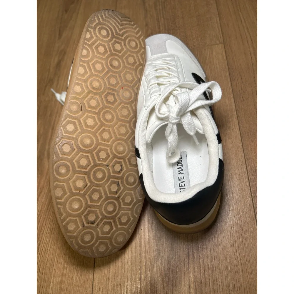 Steve‎ Madden White Black Retro Low Top Sneakers Women's Size 6.5 Gum Sole
